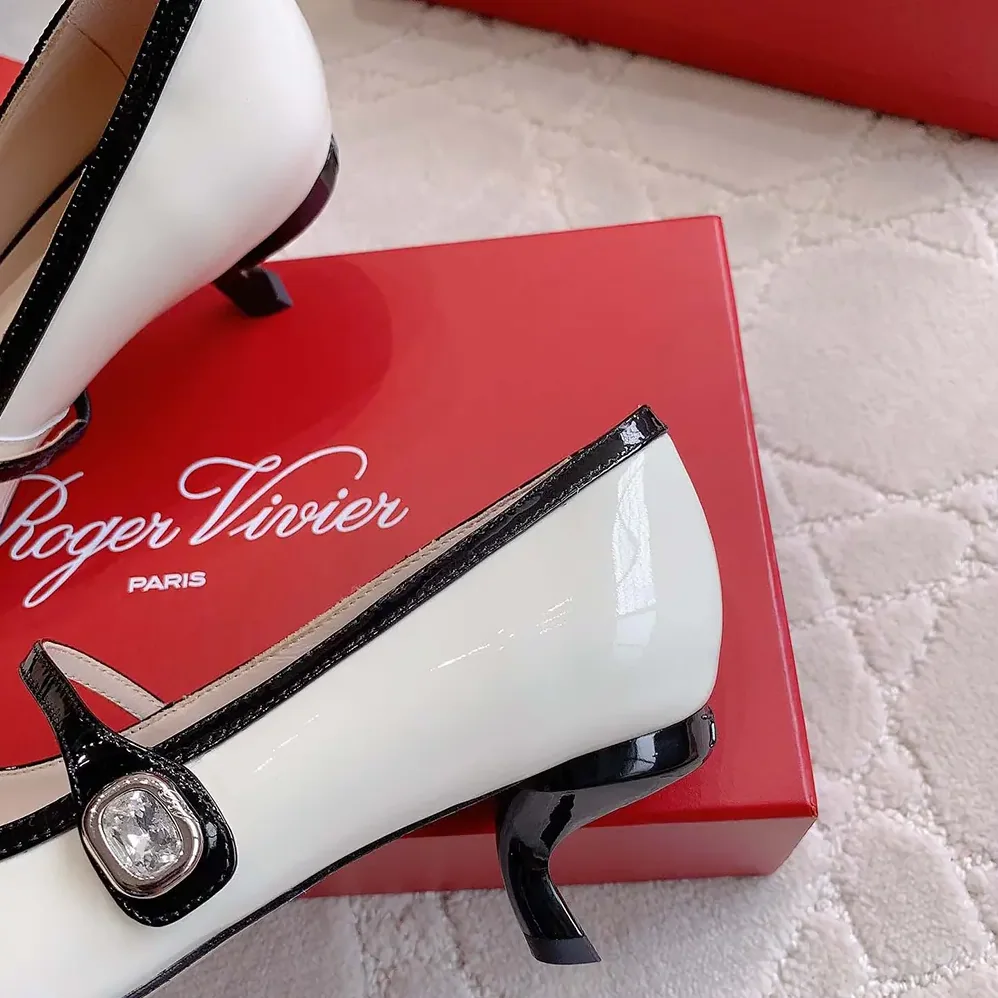 Roger Vivier Mary Jane Virgule 55 Mules in Patent Leather for Women in White Roger Vivier Mary Jane Virgule 55 Mules in Patent Leather for Women in White