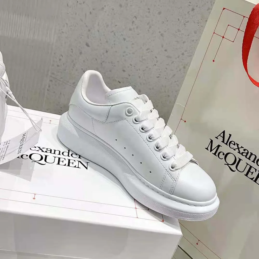 Alexander Mcqueen Online Exclusive Mcqueen Graffiti Oversized Sneaker in White for Unisex in black Alexander Mcqueen Online Exclusive Mcqueen Graffiti Oversized Sneaker in White for Unisex in black