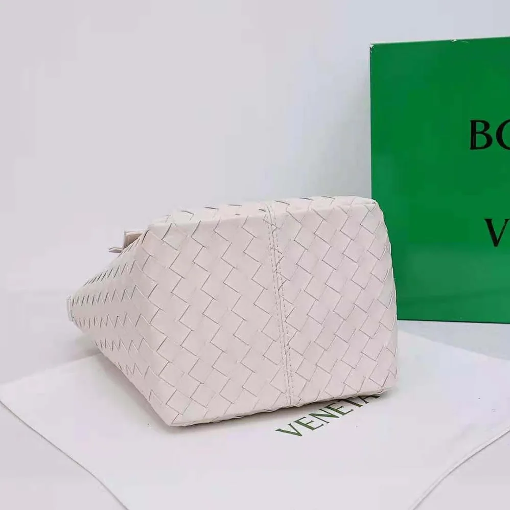 Bottega Veneta Small Flip Flap in Lambskin Leather for Women in White