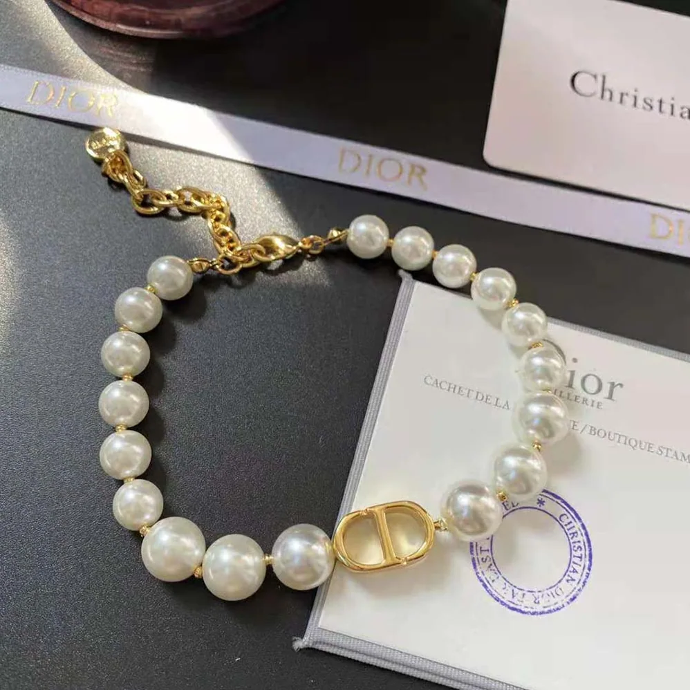 Dior 30 Montaigne Bracelet Gold-Finish Metal and White Resin Pearls for Women Dior 30 Montaigne Bracelet Gold-Finish Metal and White Resin Pearls for Women