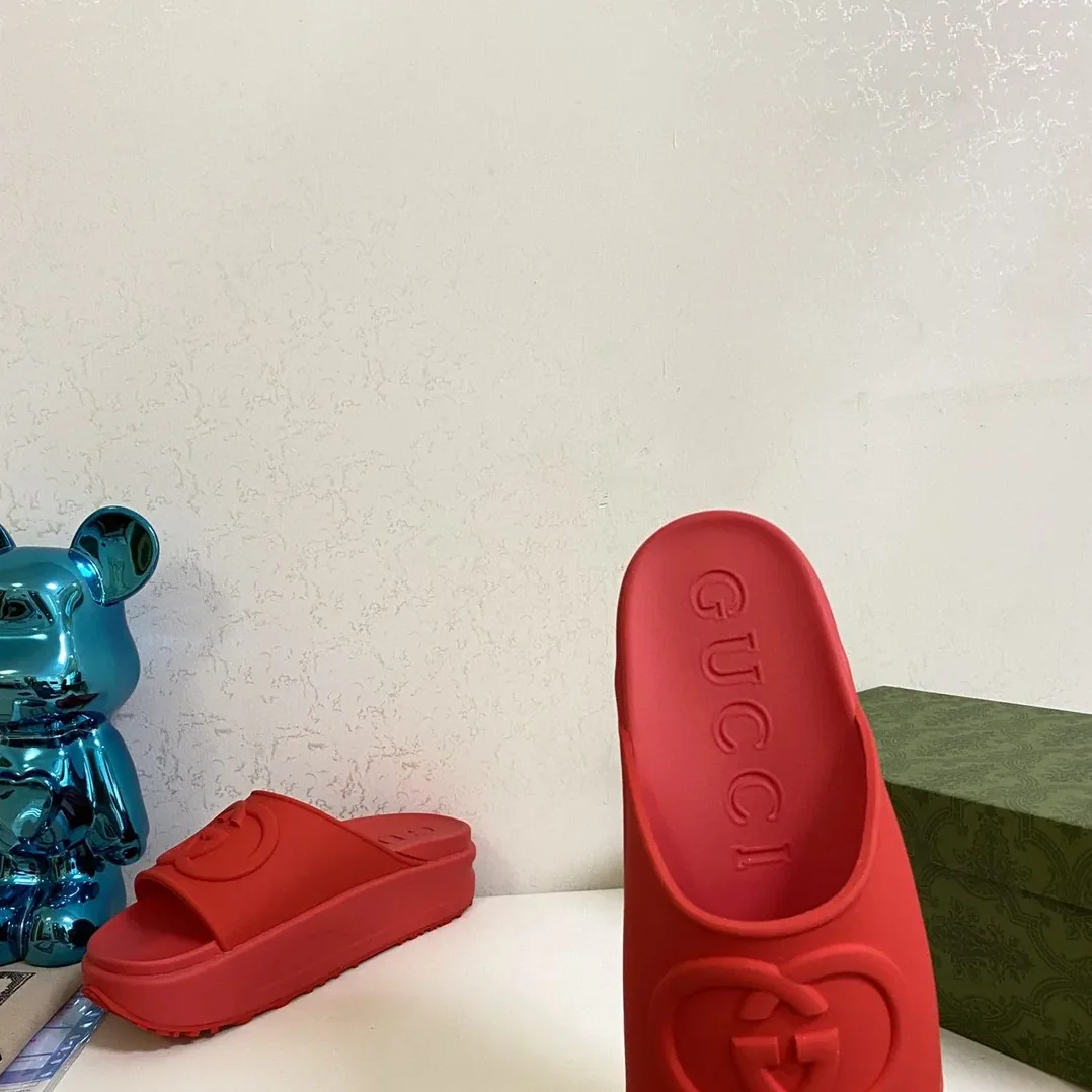 Gucci Interlocking G Slide Sandal Green Gucci Interlocking G Slide Sandal Green