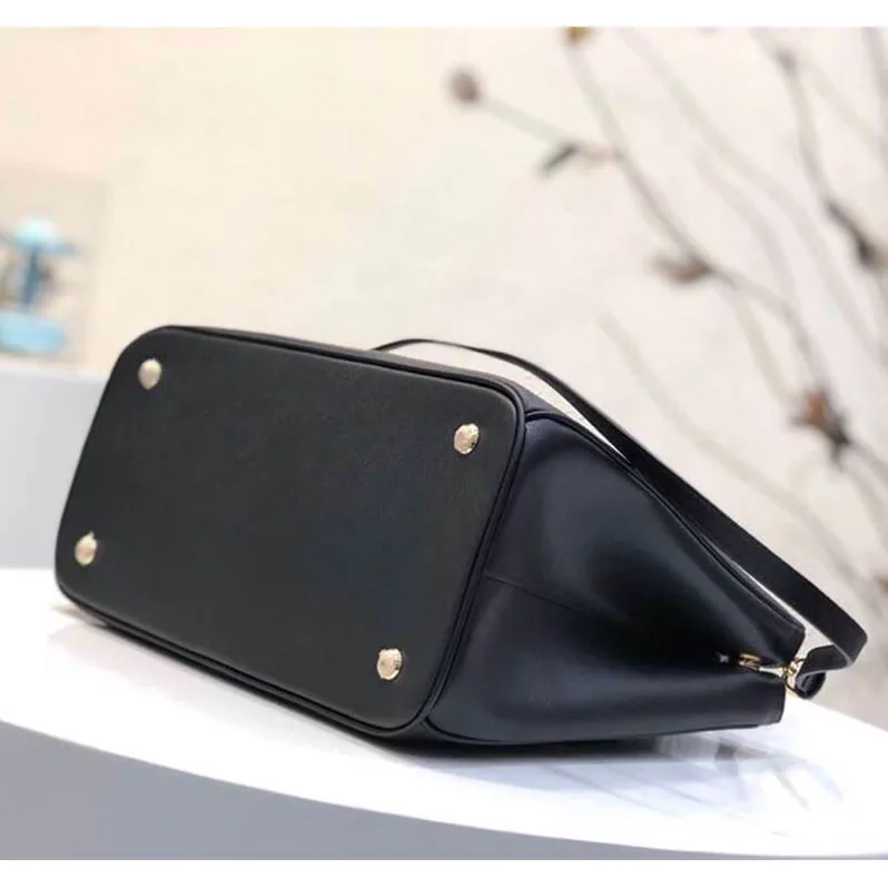 Prada Prada Galleria Bag in Saffiano Leather for Women in Black
