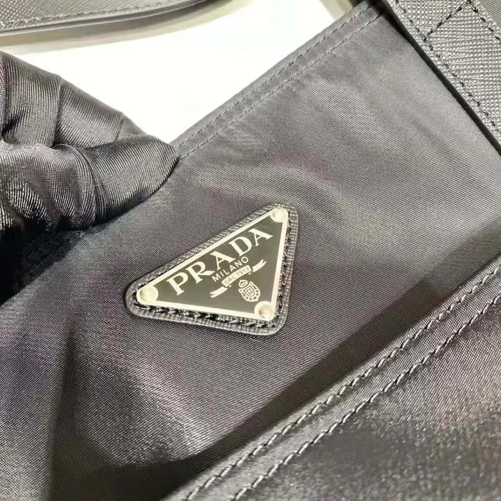 Prada Re-Nylon Tote Bag for Women in Black Prada Re-Nylon Tote Bag for Women in Black