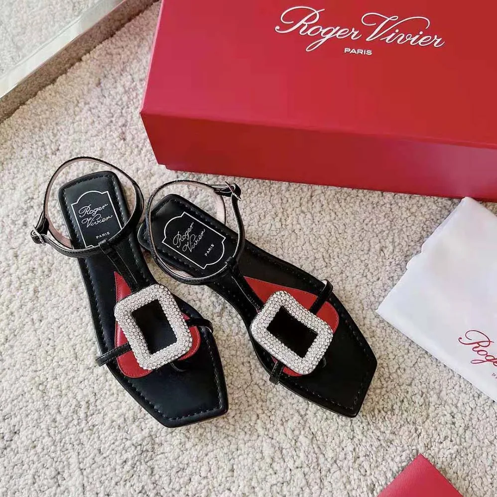 Roger Vivier Viv Choc Strass Buckle Thong Sandals in Leather for Women in Black Roger Vivier Viv Choc Strass Buckle Thong Sandals in Leather for Women in Black