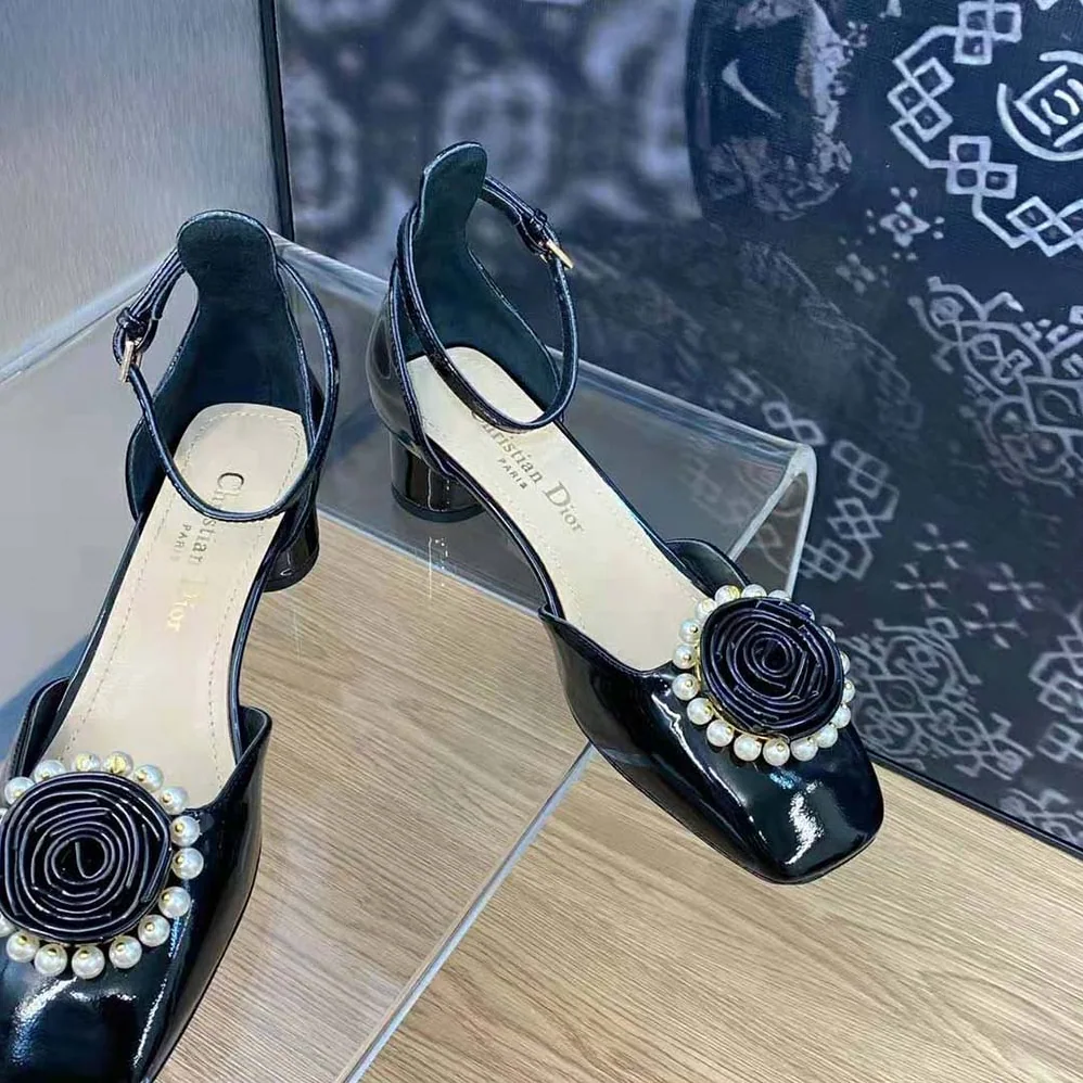 Dior Dior Rose Pump Black Patent Calfskin and White Resin Pearls for Women Dior Dior Rose Pump Black Patent Calfskin and White Resin Pearls for Women