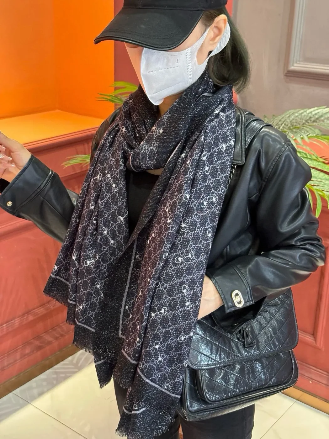 Gucci Glowing Scarf Black / Gucci Glowing Scarf Black /