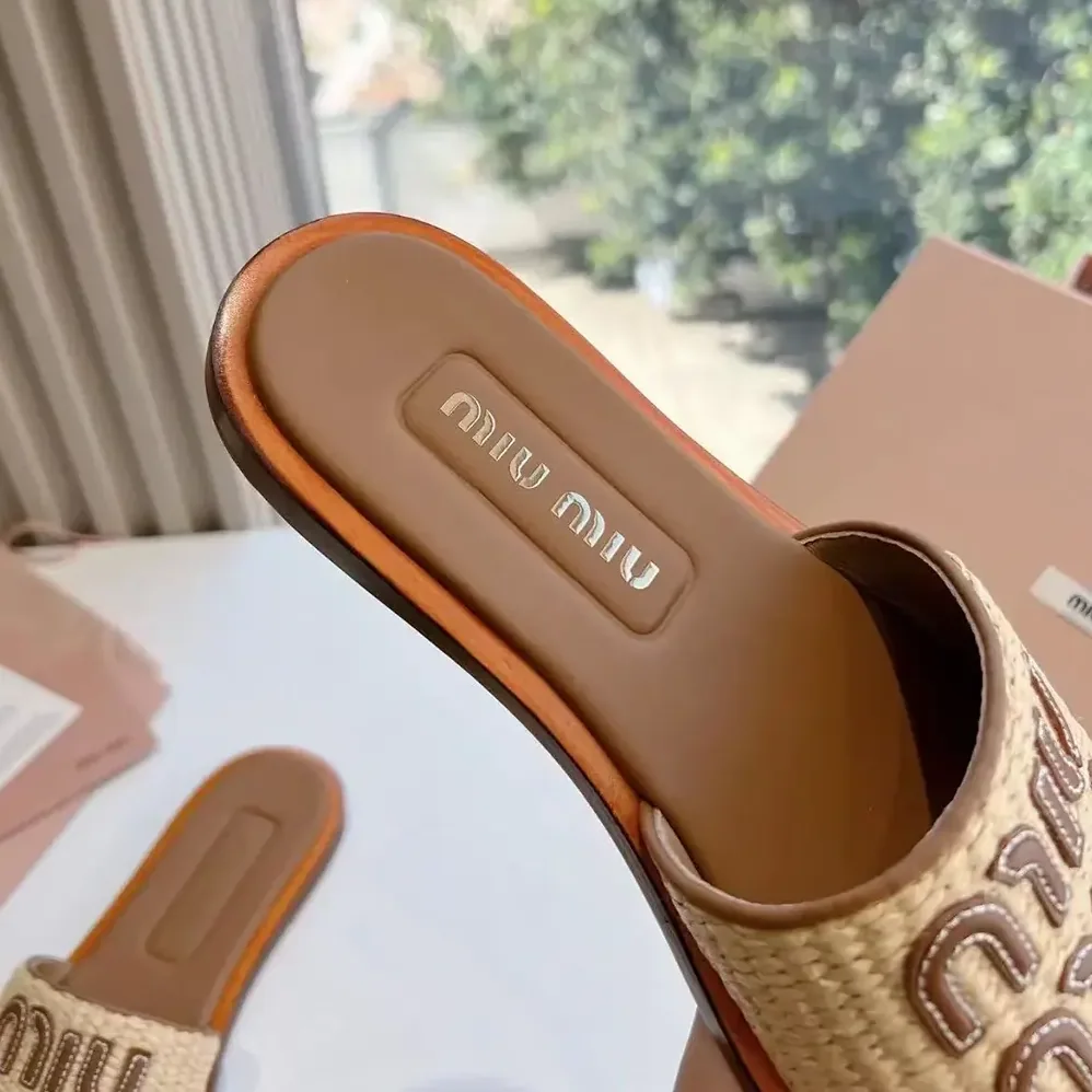 Miu Miu Raffia for Women in effect Woven Fabric Slides Miu Miu Raffia for Women in effect Woven Fabric Slides