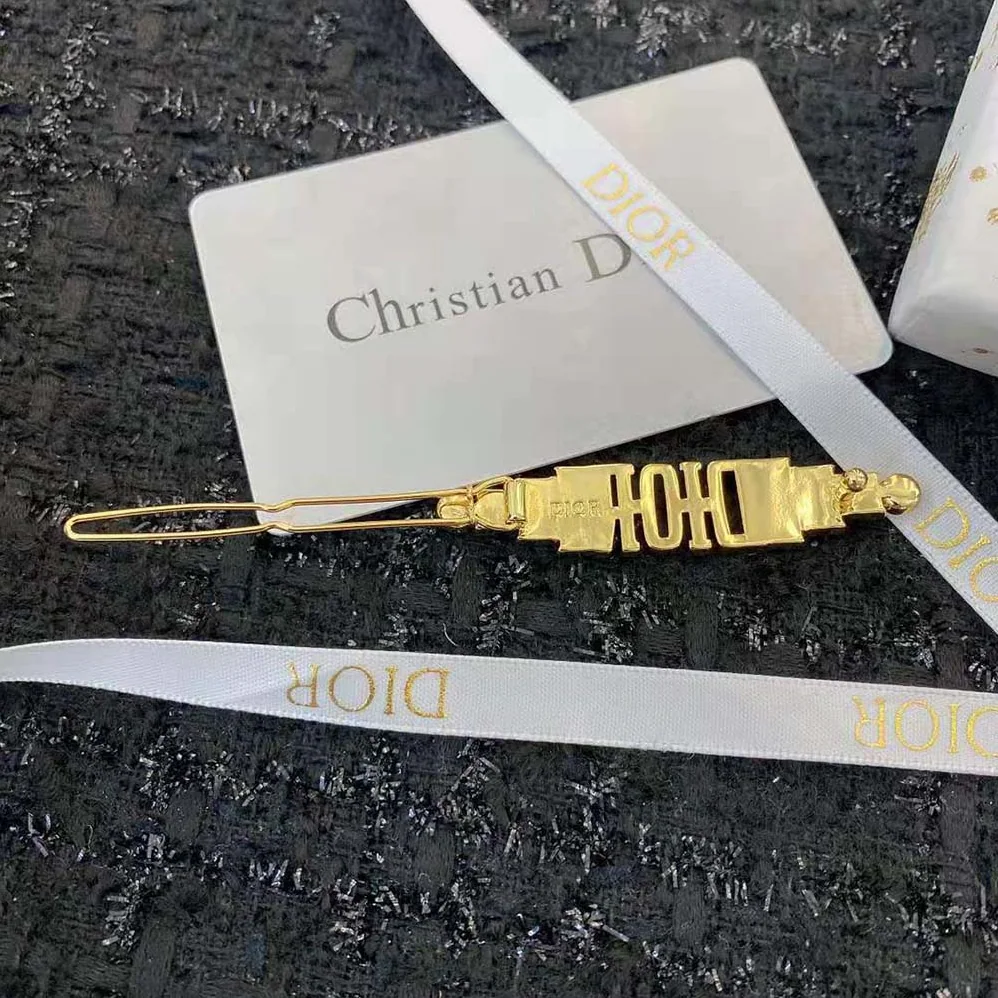 Dior Dio(r)evolution Barrette Gold-Finish Metal with White Crystals and White Resin Pearls for Women Dior Dio(r)evolution Barrette Gold-Finish Metal with White Crystals and White Resin Pearls for Women