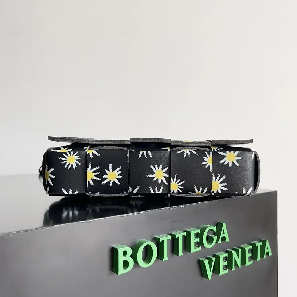 Bottega Veneta Cassette Intreccio Leather Cross for Women in body Bag Embellished Bottega Veneta Cassette Intreccio Leather Cross for Women in body Bag Embellished