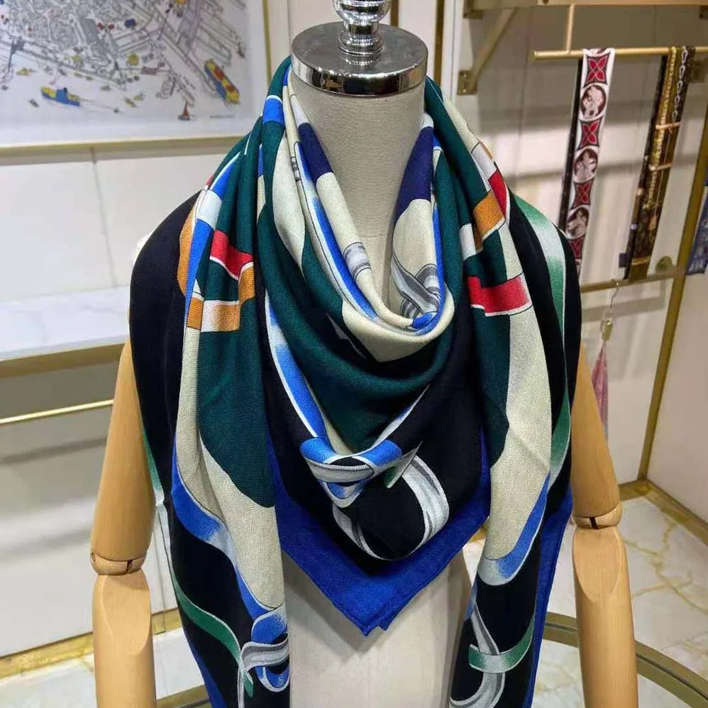 Hermes Figure Artistique Scarf 90 for Women in Green Hermes Figure Artistique Scarf 90 for Women in Green