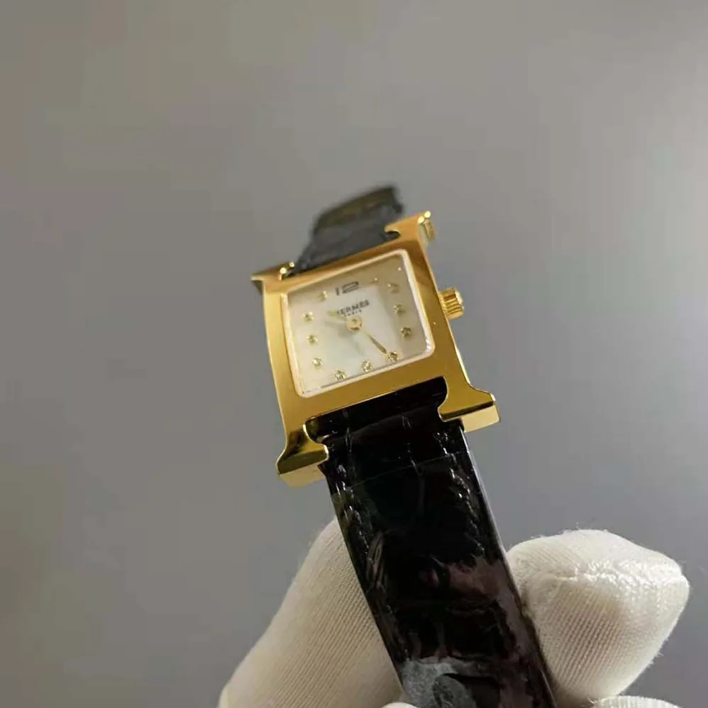 Hermes Heure H Watch Mini Model Quartz Movement 21 mm in Rose Gold for Women in Black Hermes Heure H Watch Mini Model Quartz Movement 21 mm in Rose Gold for Women in Black