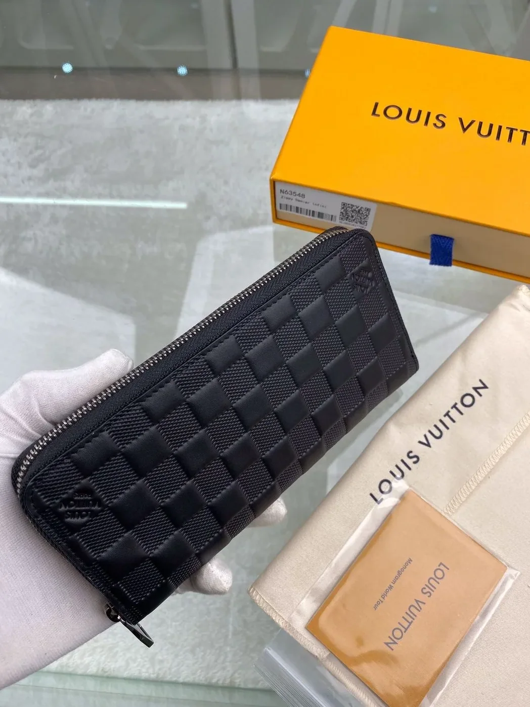 Louis Vuitton Zippy Wallet Vertical Damier Infini