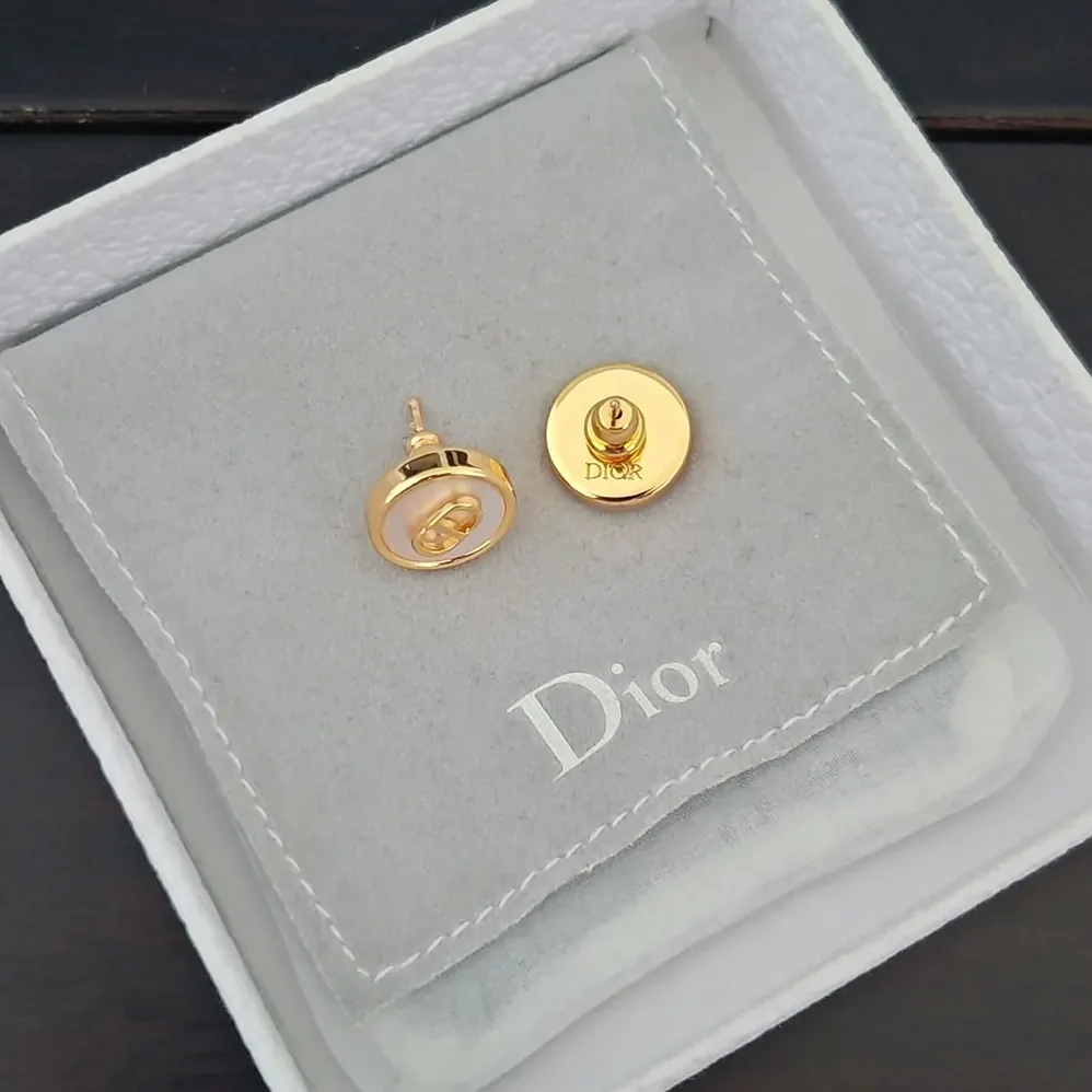 Dior D-Luck Stud Earrings Gold-Finish Metal and White Mother-of for Women in Pearl Dior D-Luck Stud Earrings Gold-Finish Metal and White Mother-of for Women in Pearl
