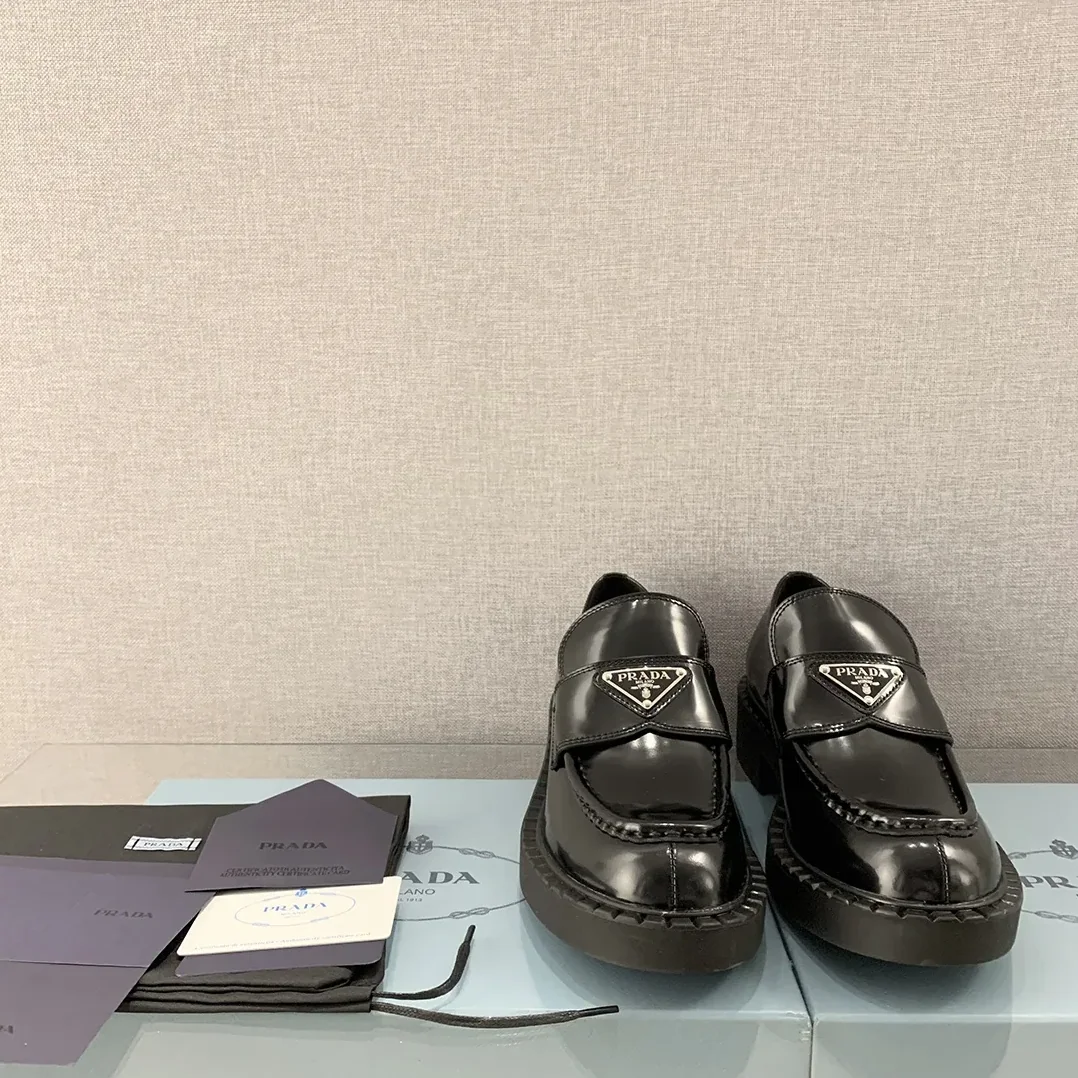 Prada Chocolate Patent Loafers Black / 1D246M_JHR_F0002_F_B050