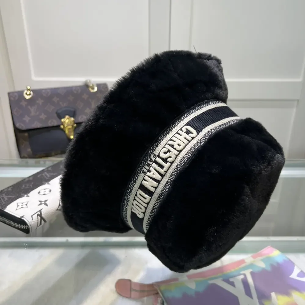 Dior D-Bobby Cannage Small Brim Bucket Hat Black Shearling for Unisex Dior D-Bobby Cannage Small Brim Bucket Hat Black Shearling for Unisex