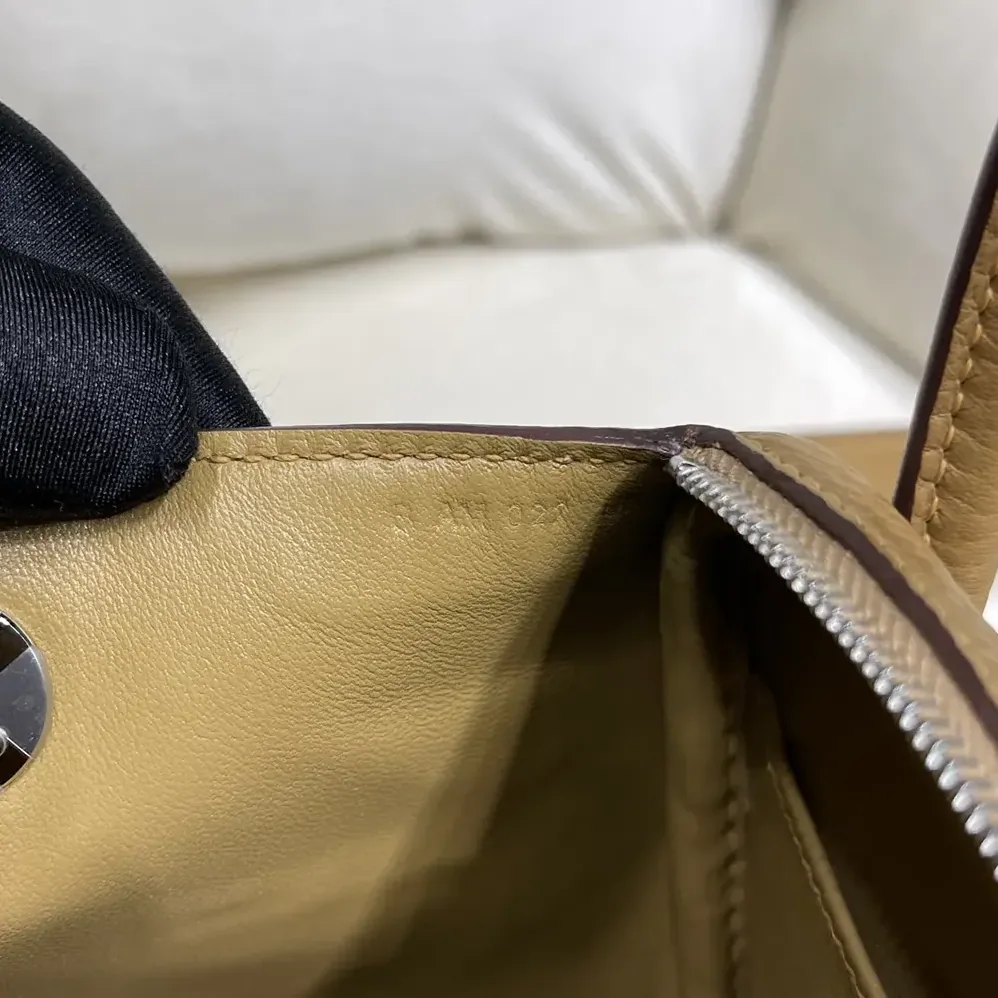 Hermes Lindy Mini 19 in Clemence Leather for Women in Sandy/Silver Hermes Lindy Mini 19 in Clemence Leather for Women in Sandy/Silver