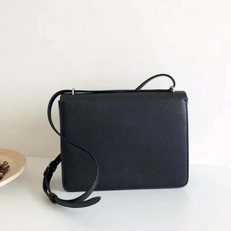Burberry The Medium Vintage Check Leather D-Ring Bag for Women in Black