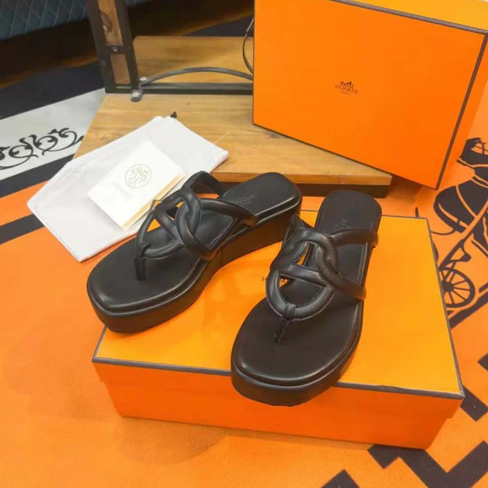 Hermes Gipsy Sandal in Nappa Leather for Women in Black