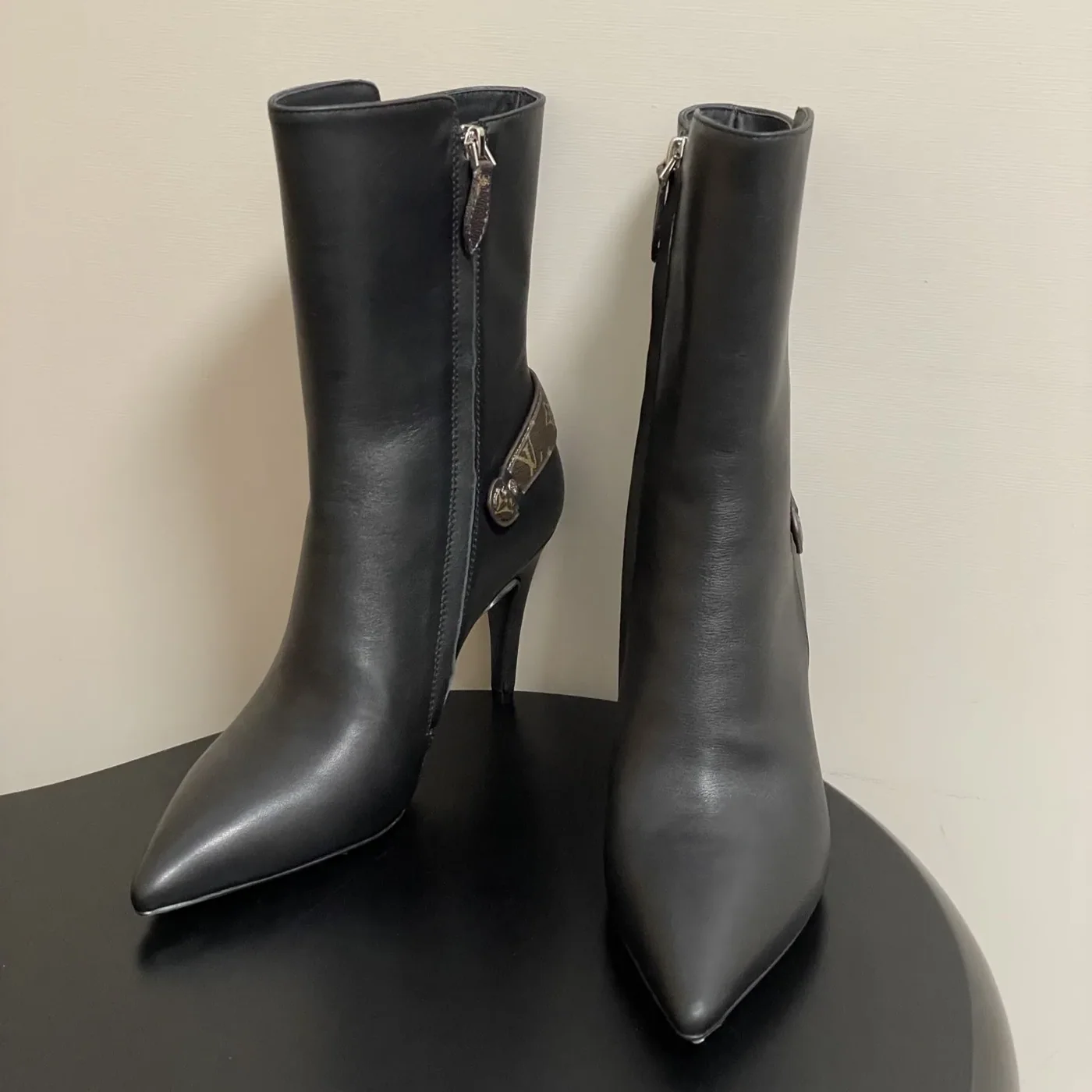Louis Vuitton Legacy Ankle Boots Black 1AIEUG Louis Vuitton Legacy Ankle Boots Black 1AIEUG