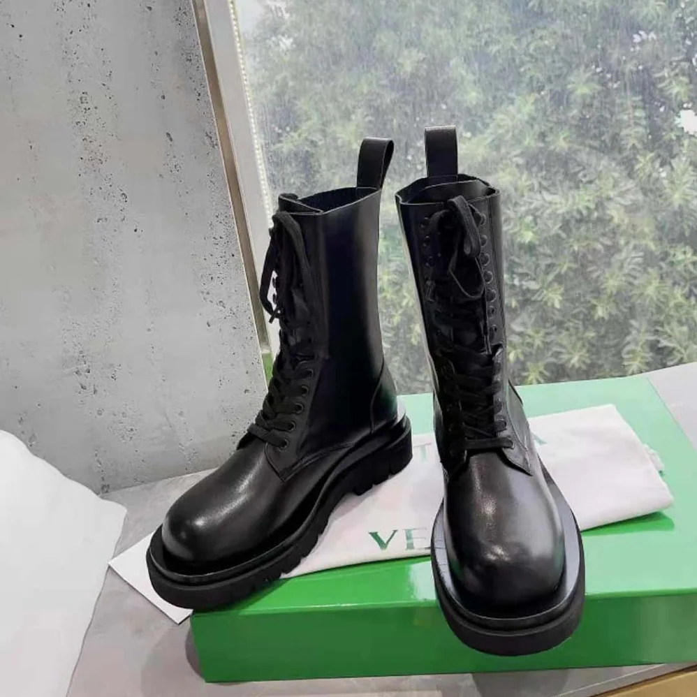 Bottega Veneta Lug Lace-Up Boot in Calfskin Leather for Unisex in Black