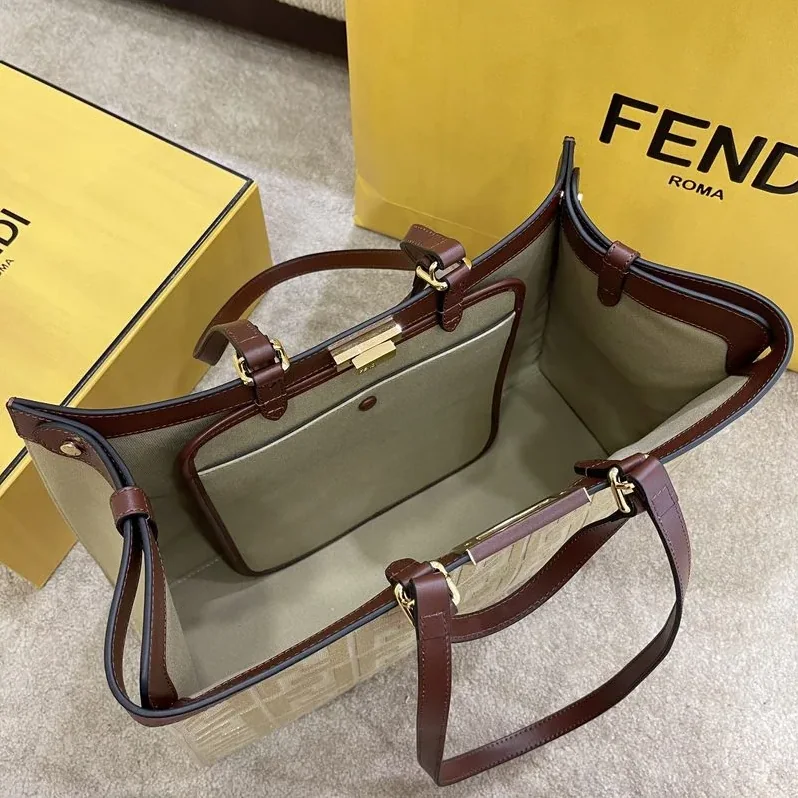 Fendi Peekaboo X in tote Bag Beige Canvas