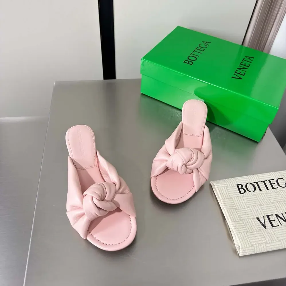 Bottega Veneta Cherry Mule in Supple Nappa Leather for Women in Blush