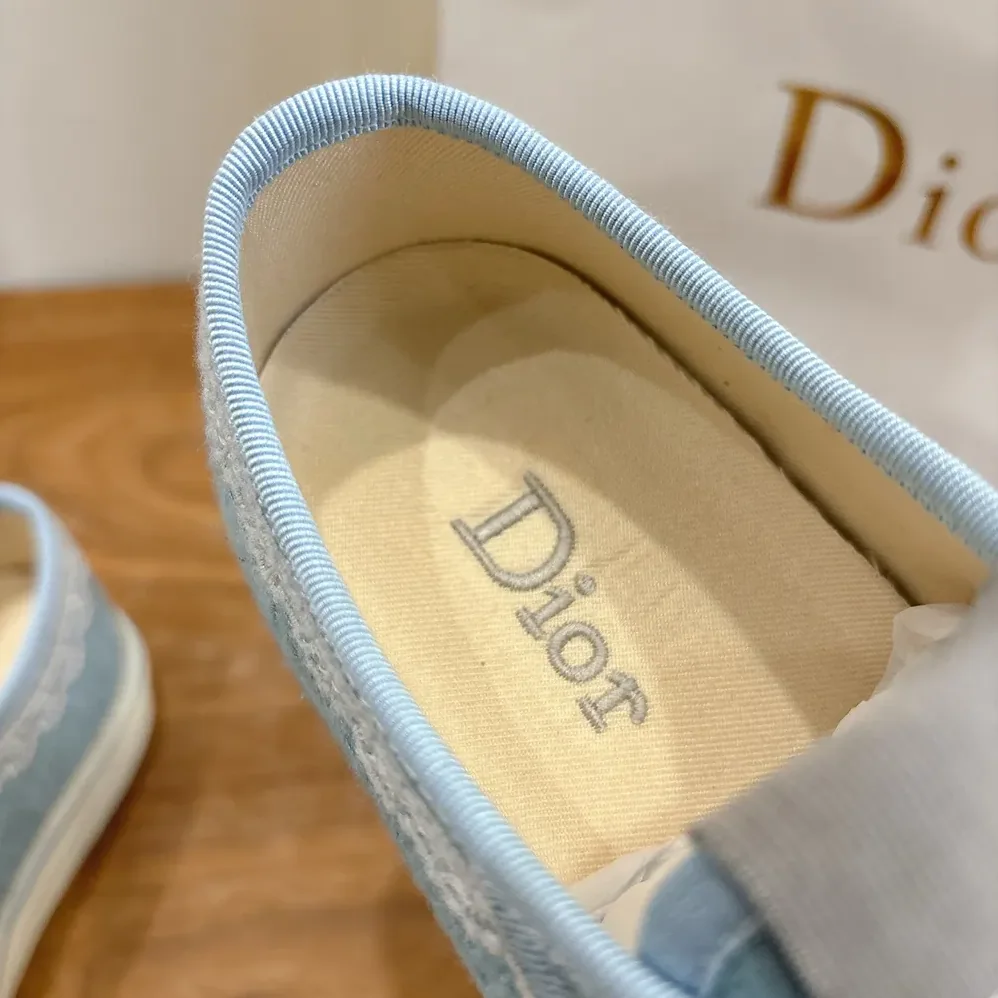 Dior Saltwind Sneaker Bleu Ciel Dior Oblique Embroidered Cotton and White Lace for Unisex Dior Saltwind Sneaker Bleu Ciel Dior Oblique Embroidered Cotton and White Lace for Unisex