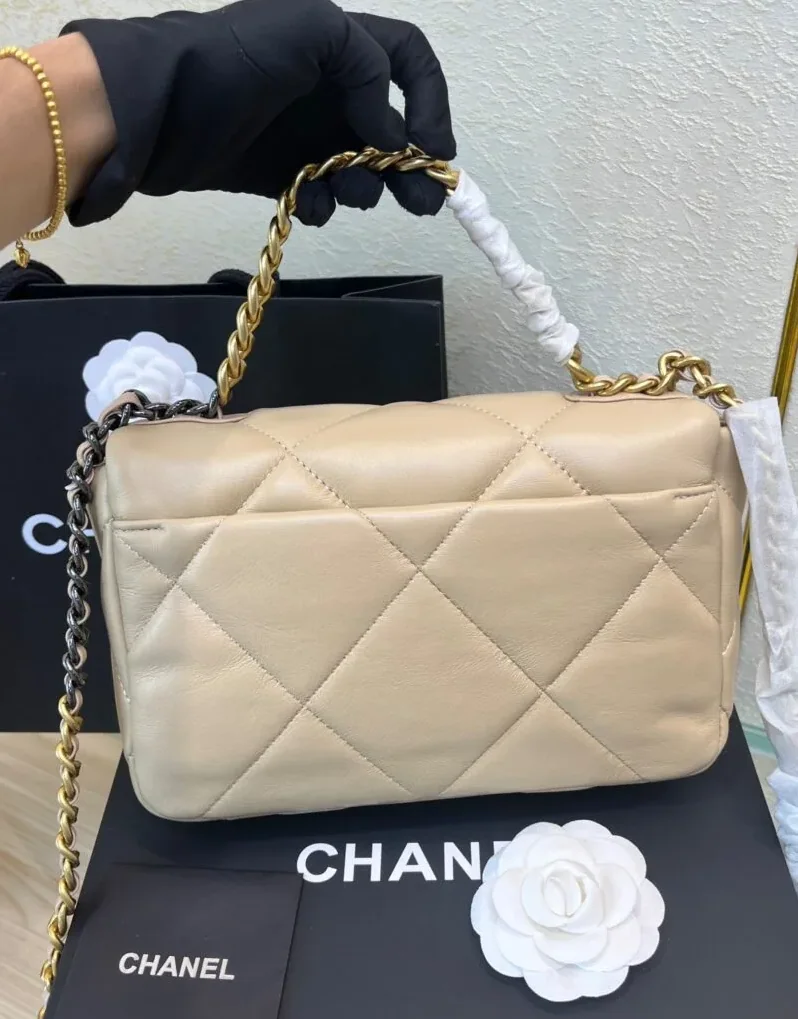 Chanel 19 Flap Bag Beige / Chanel 19 Flap Bag Beige /
