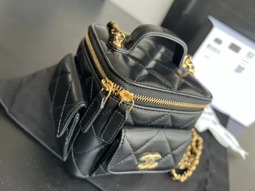 Chanel CC Vanity With Chain Bag Black / Chanel CC Vanity With Chain Bag Black /
