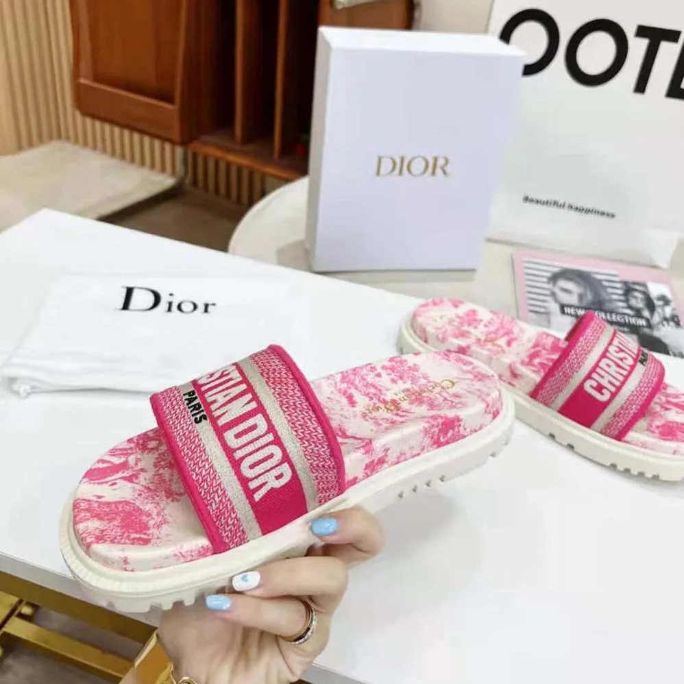 Dior Dway Slide Bright Toile de Jouy Embroidered Cotton for Women in Pink Dior Dway Slide Bright Toile de Jouy Embroidered Cotton for Women in Pink