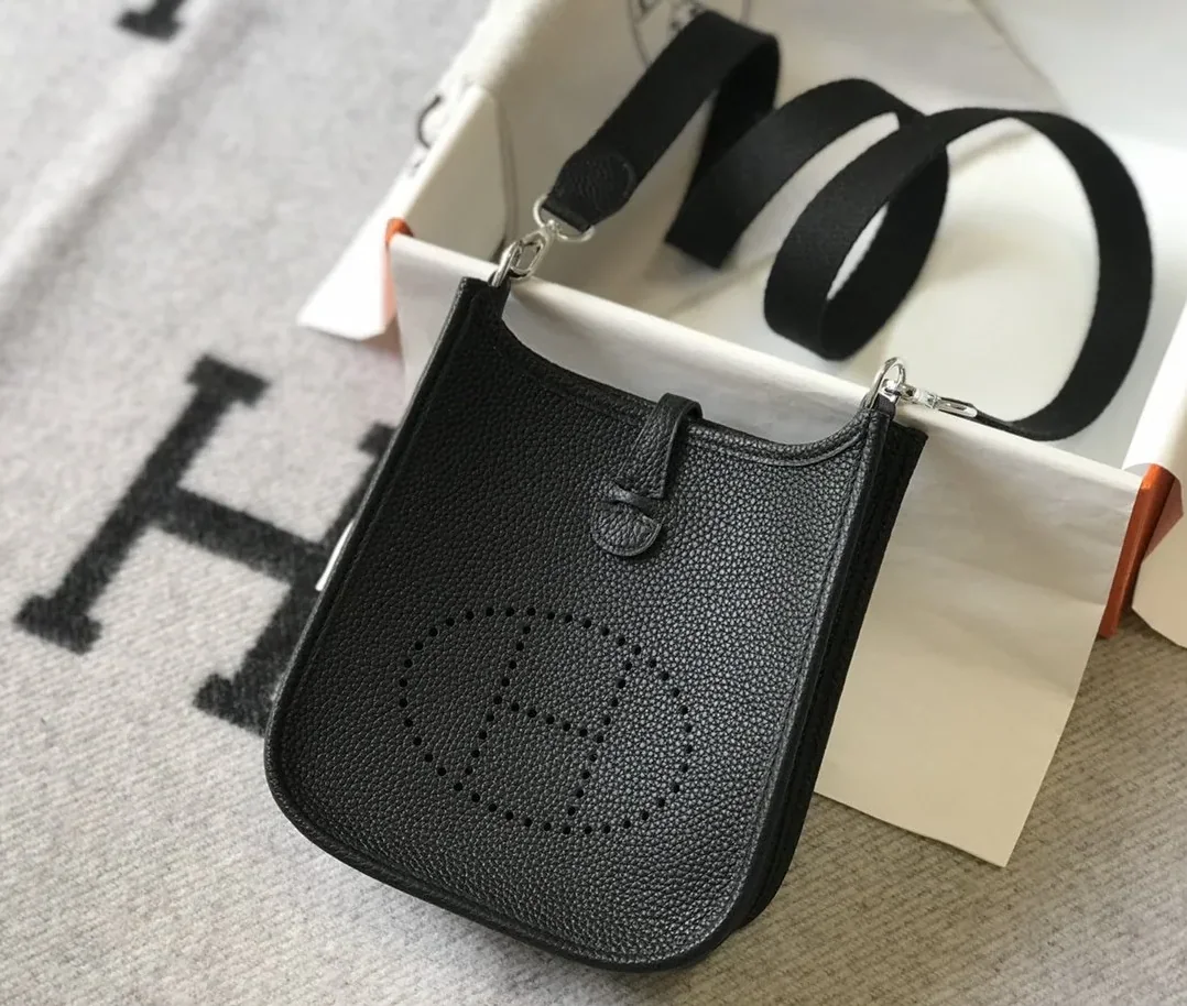 Hermes Evelyne 16 Amazone Shoulder Bag in Black Palladium Hardware Hermes Evelyne 16 Amazone Shoulder Bag in Black Palladium Hardware