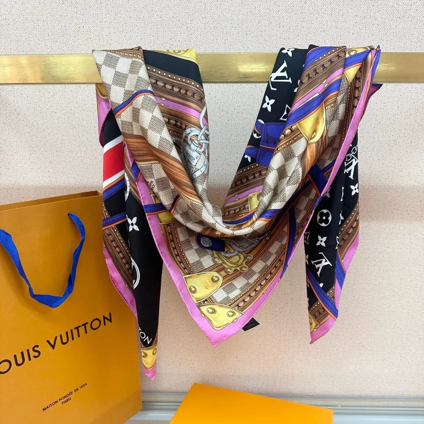Louis Vuitton Strap And Trunk Square 90 Scarf Black