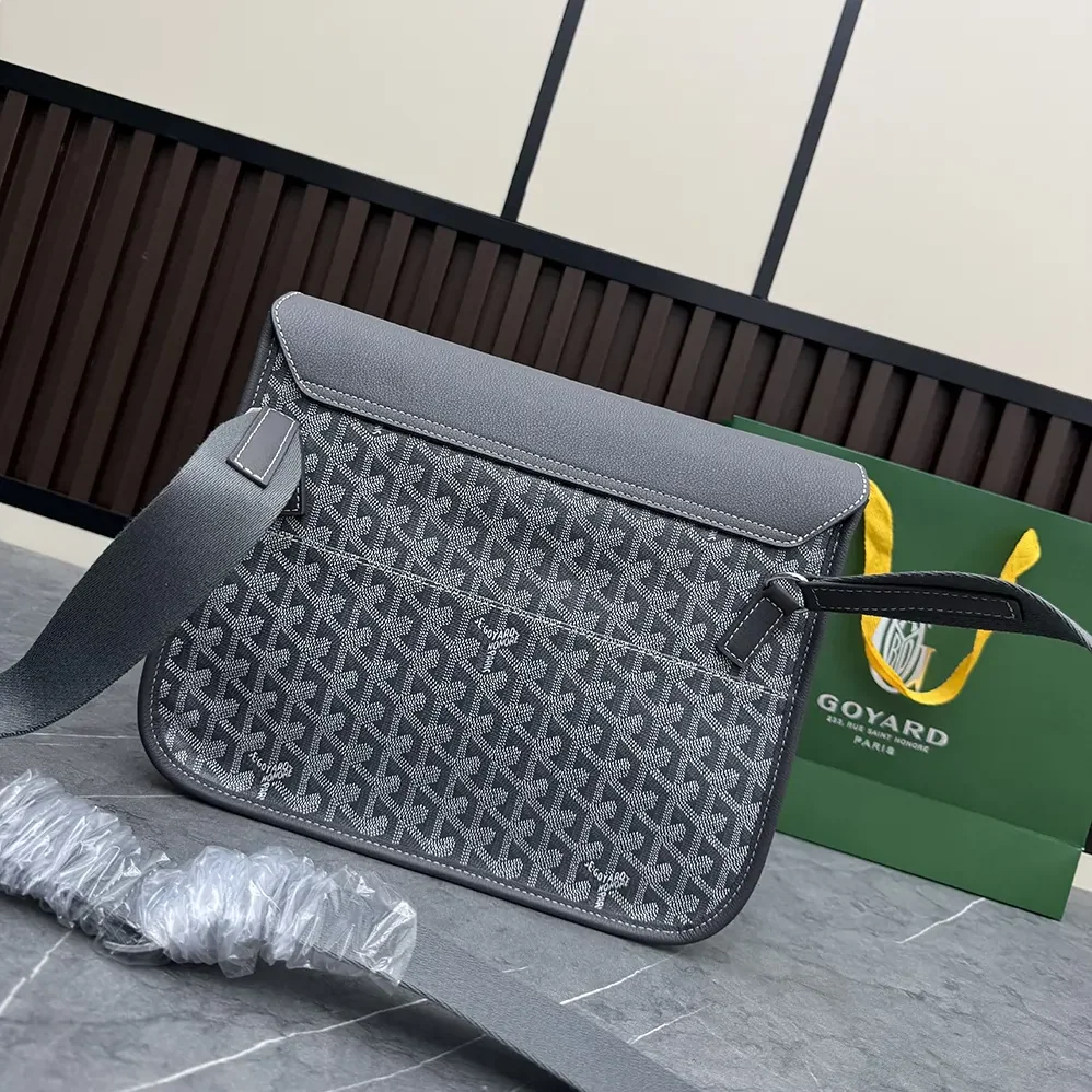 Goyard Coursier Messenger Bag for Unisex in Grey