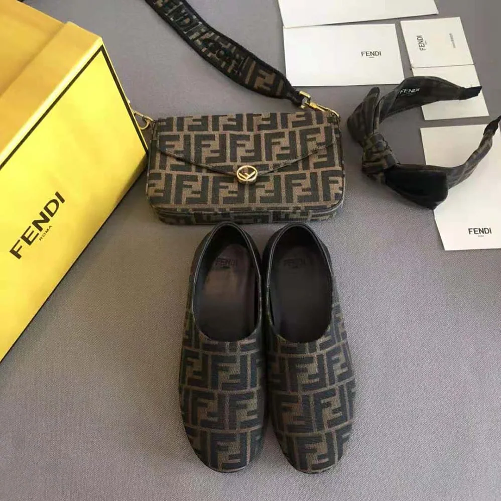 Fendi Signature Brown Fabric Slippers for Unisex Fendi Signature Brown Fabric Slippers for Unisex