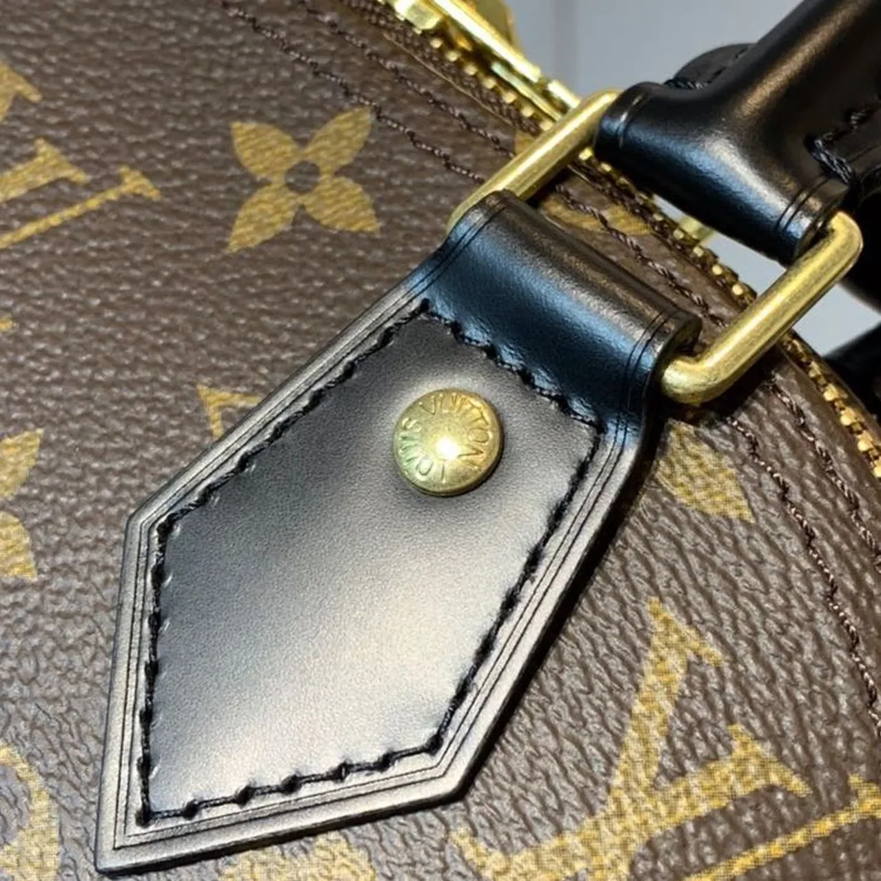 Louis Vuitton Alma BB Top Handle Bag / Brown Monogram Canvas Gold Hardware Louis Vuitton Alma BB Top Handle Bag / Brown Monogram Canvas Gold Hardware