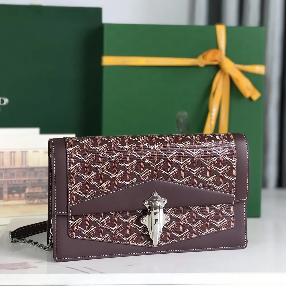 Goyard Duchesse Marie Caroline Bag for Unisex in Maroon Goyard Duchesse Marie Caroline Bag for Unisex in Maroon