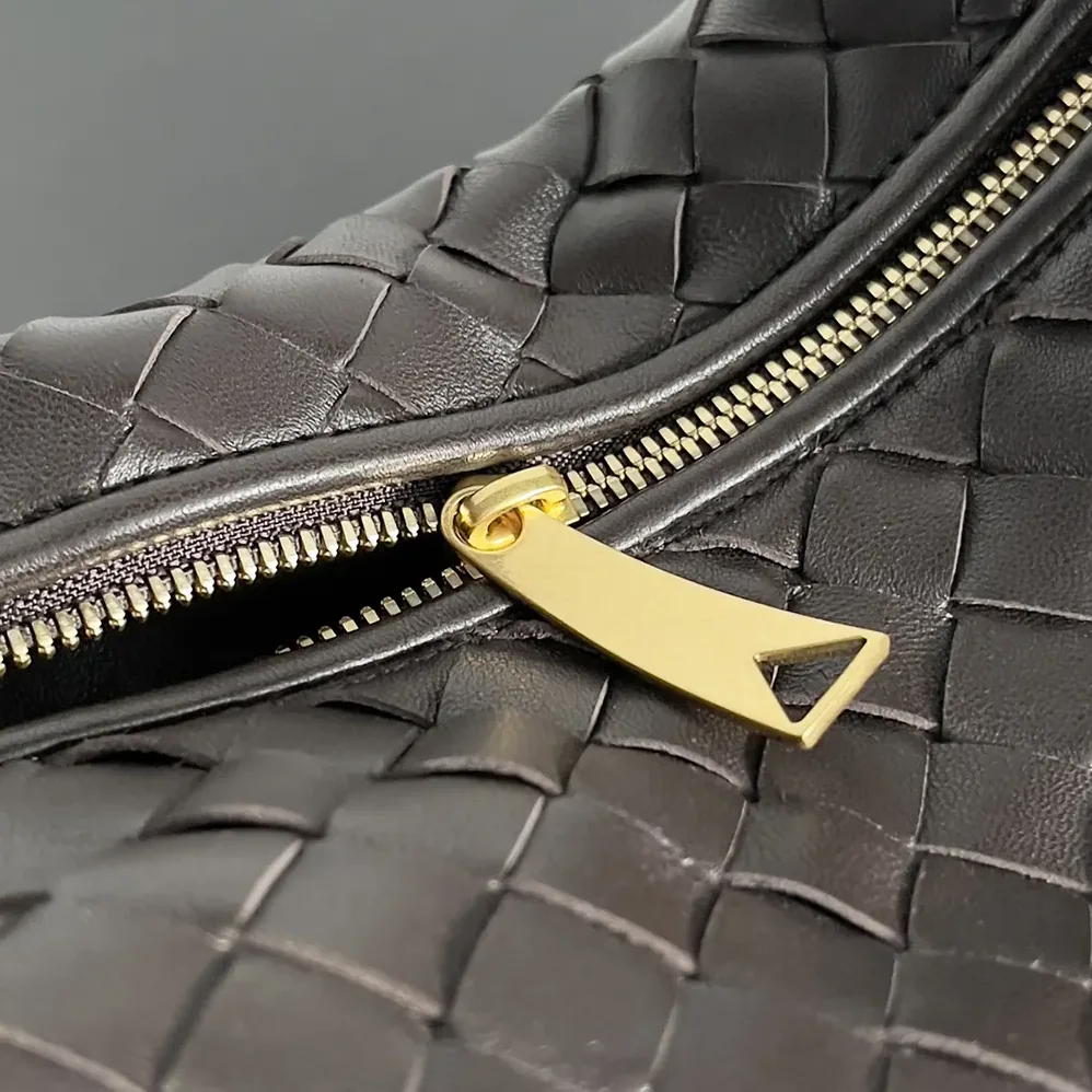 Bottega Veneta Small Jodie for Women in Chocolate Bottega Veneta Small Jodie for Women in Chocolate