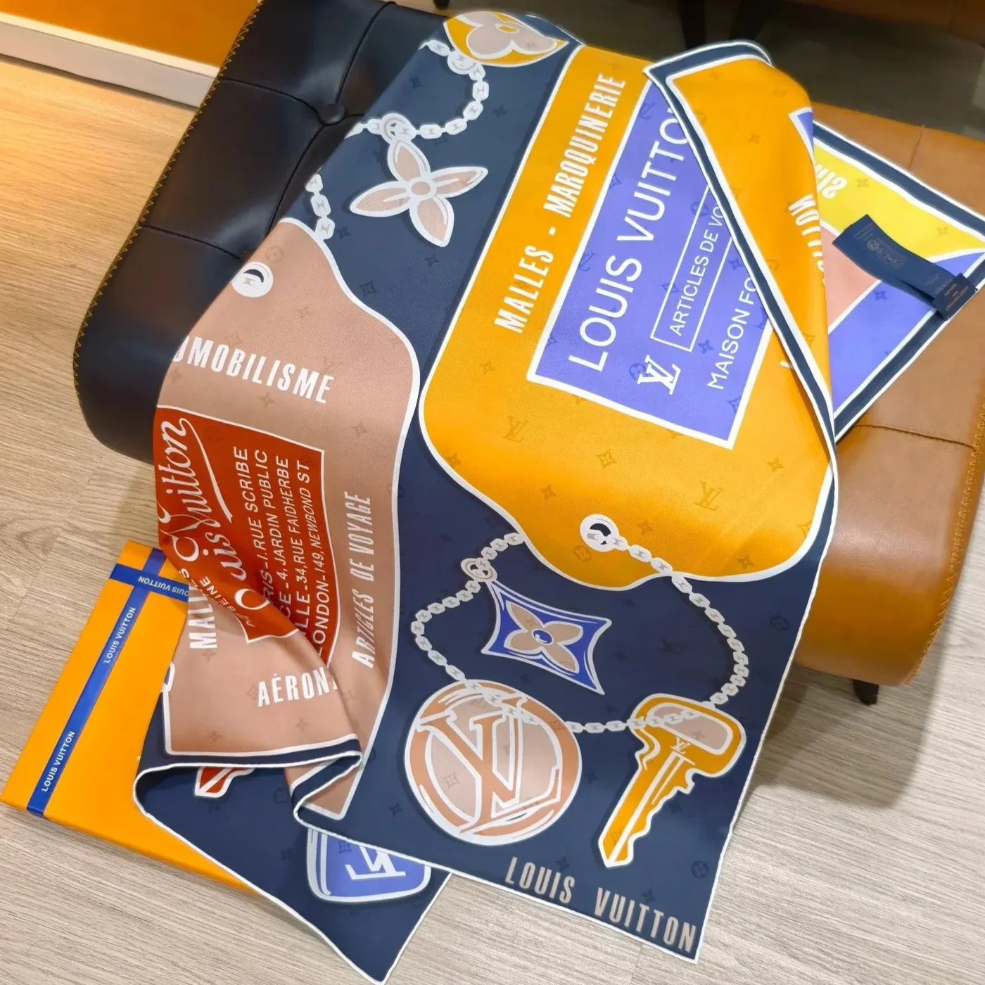 Louis Vuitton Tag And Go Square 90 Scarf Blue