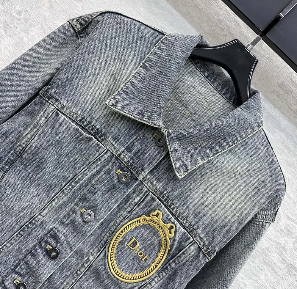 Dior Médaillon Cropped Jacket Blue Stonewashed Cotton Denim for Women Dior Médaillon Cropped Jacket Blue Stonewashed Cotton Denim for Women