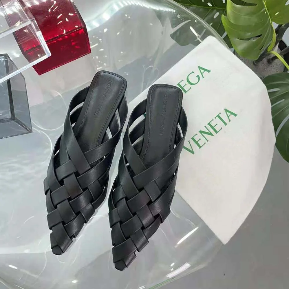 Bottega Veneta Alfie Slipper Open-back Intreccio Leather Slippers for Women in Black Bottega Veneta Alfie Slipper Open-back Intreccio Leather Slippers for Women in Black