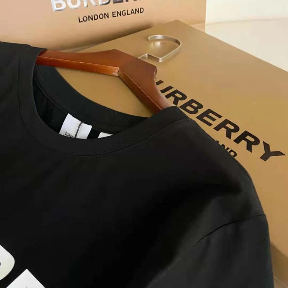 Burberry Logo Print Cotton T-shirt for Men in Black