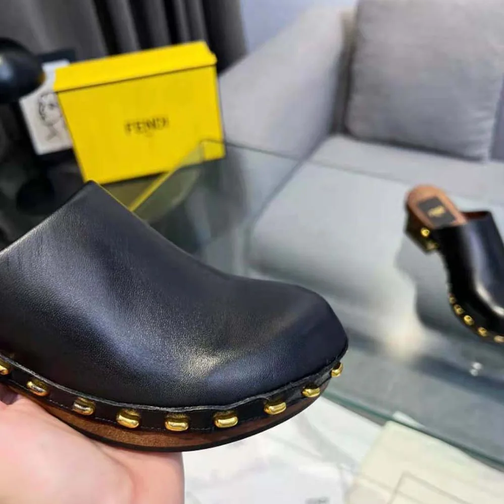 Fendi Baguette Show Black Leather Medium for Women in Heel Clogs