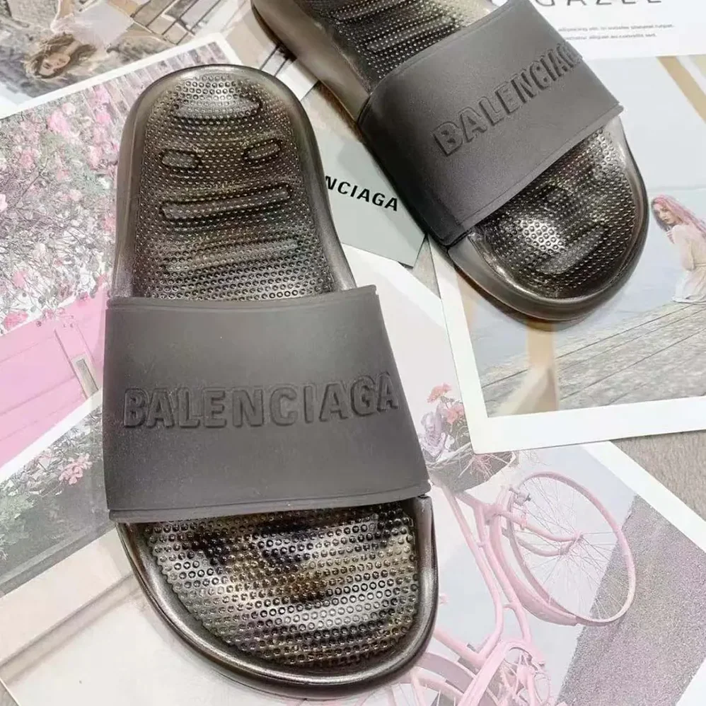 Balenciaga Pool Transparent Slide Sandal in Black Rubber for Unisex Balenciaga Pool Transparent Slide Sandal in Black Rubber for Unisex