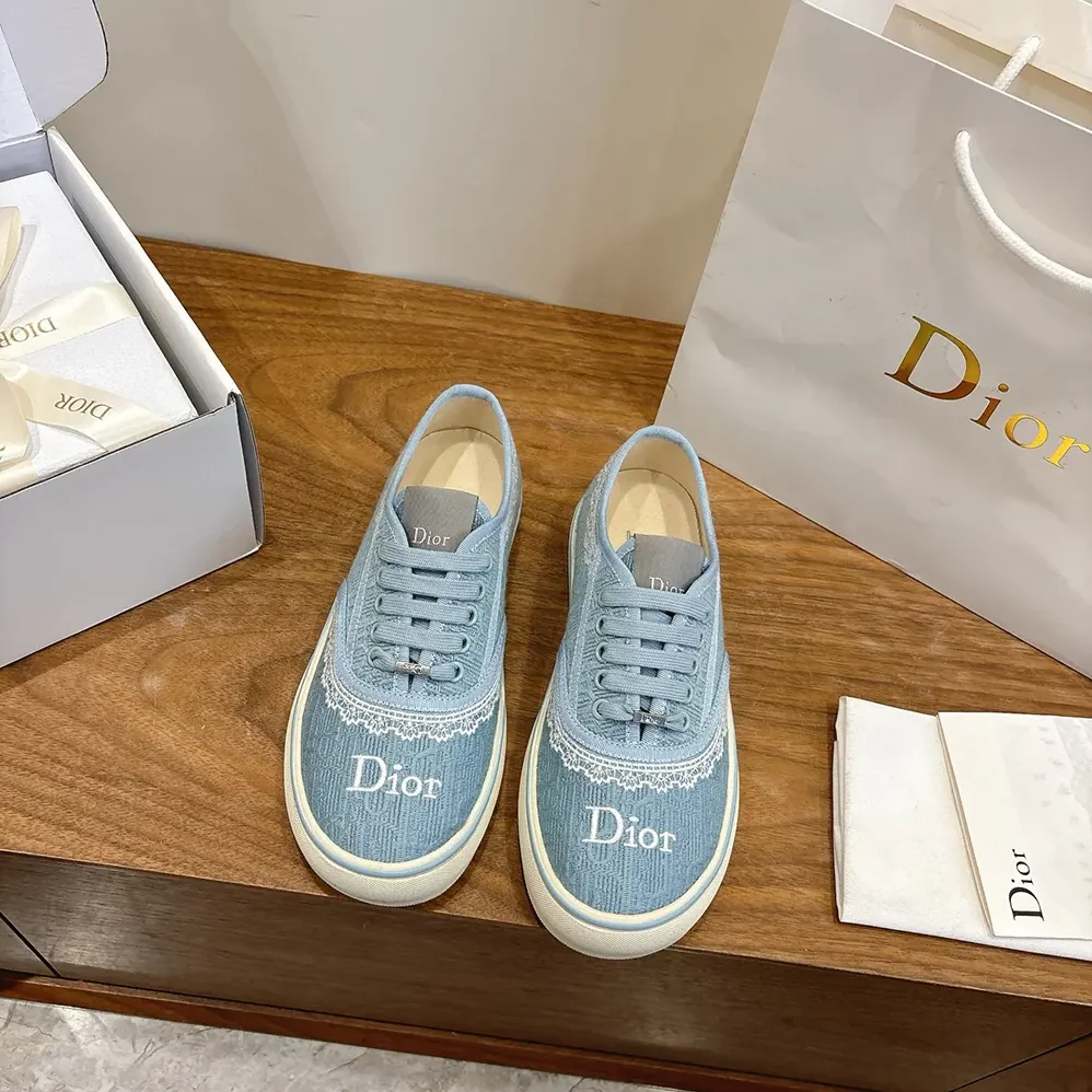 Dior Saltwind Sneaker Bleu Ciel Dior Oblique Embroidered Cotton and White Lace for Unisex Dior Saltwind Sneaker Bleu Ciel Dior Oblique Embroidered Cotton and White Lace for Unisex