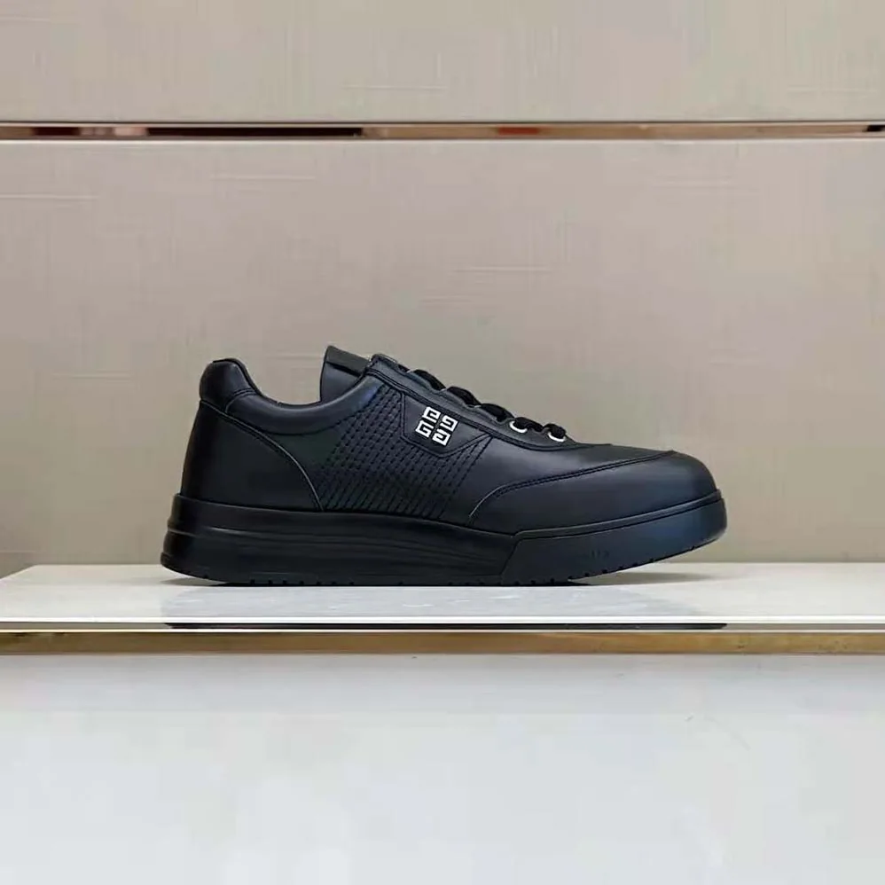 Givenchy G4 Sneakers in Leather for Men in Black