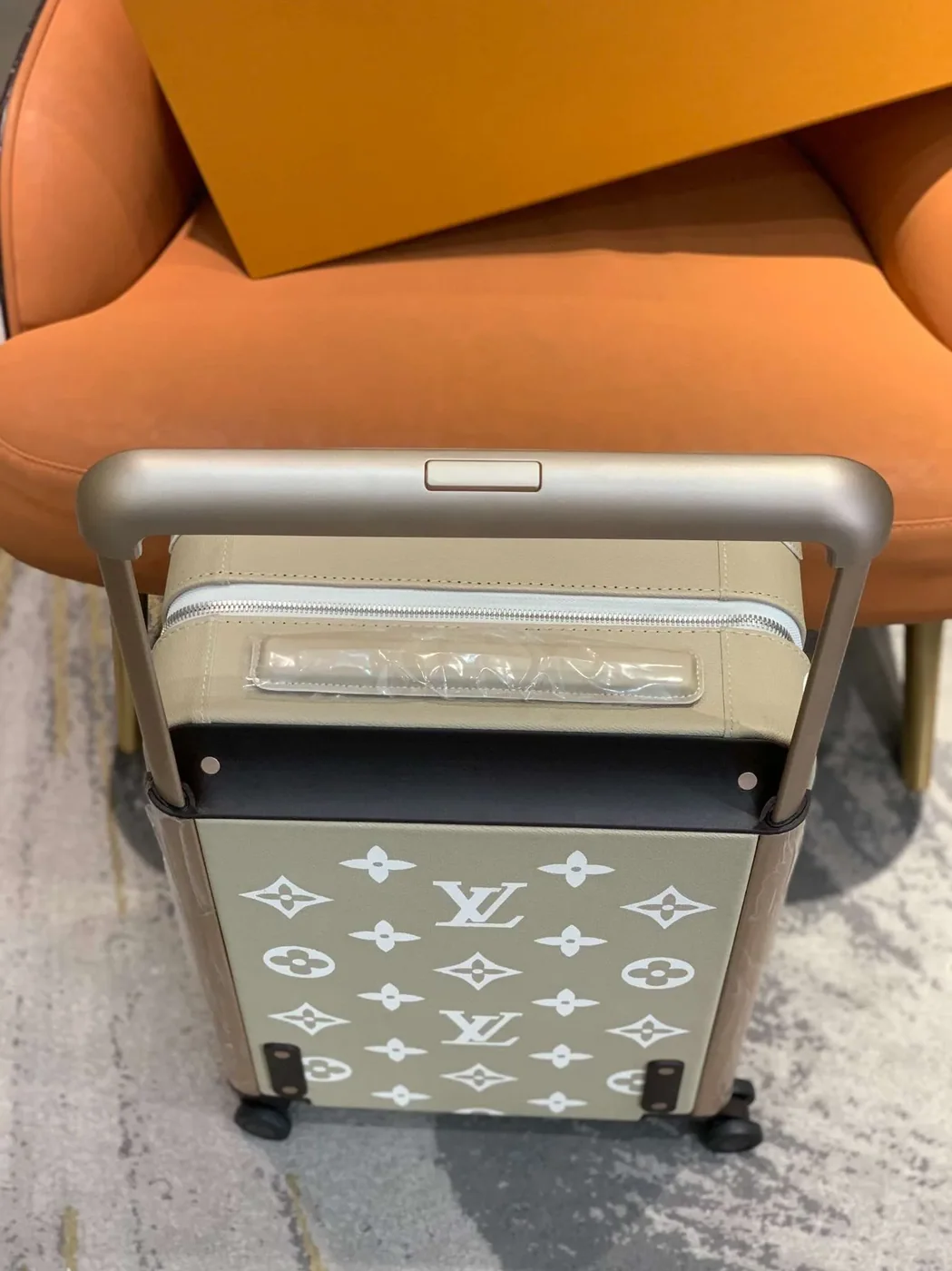 Louis Vuitton Horizon 55 Suitcase Grey Champagne Hardware Louis Vuitton Horizon 55 Suitcase Grey Champagne Hardware