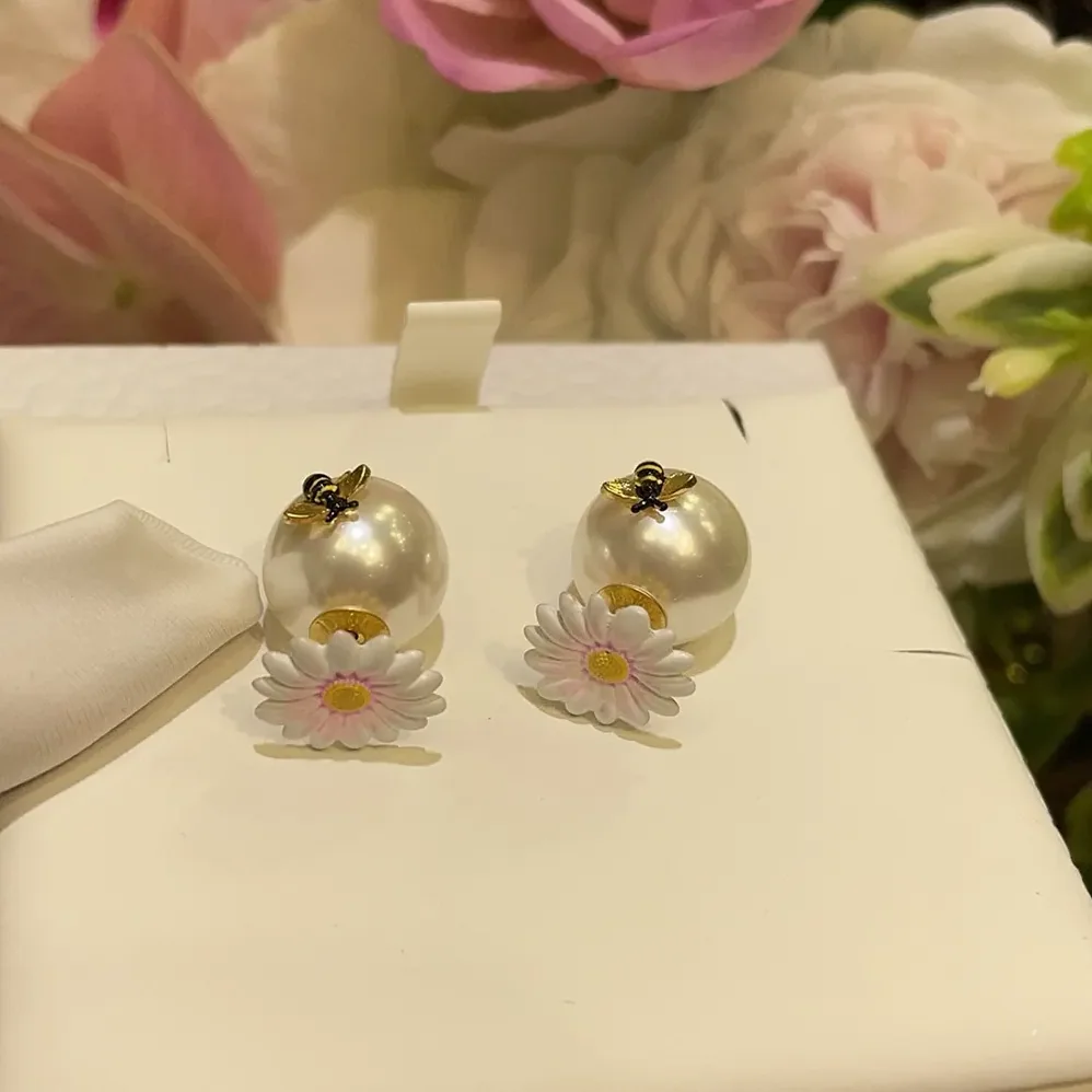 Dior Daisy Dior Tribales Earrings Gold-Finish Metal White Resin Pearls and Multicolor Lacquer for Women Dior Daisy Dior Tribales Earrings Gold-Finish Metal White Resin Pearls and Multicolor Lacquer for Women