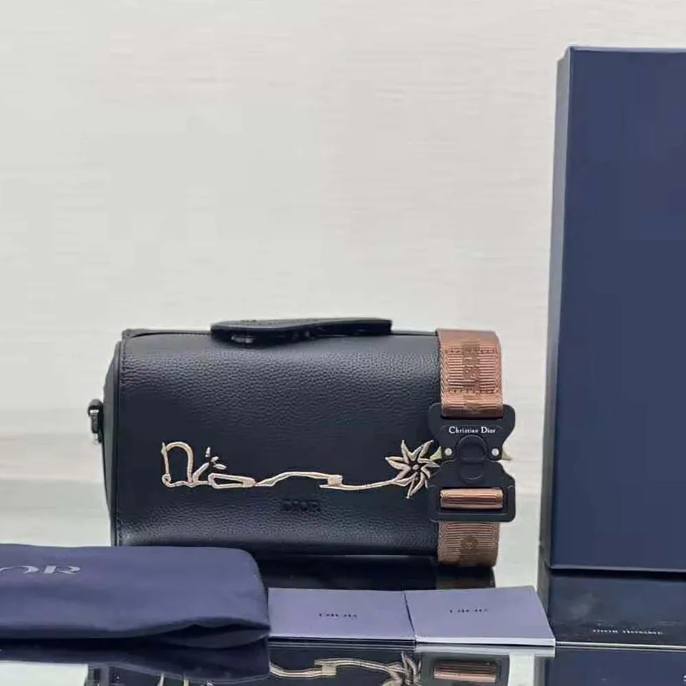Dior Lingot 22 Cactus Jack Dior Bag Black Grained Calfskin with Embroidered Signature for Men Dior Lingot 22 Cactus Jack Dior Bag Black Grained Calfskin with Embroidered Signature for Men