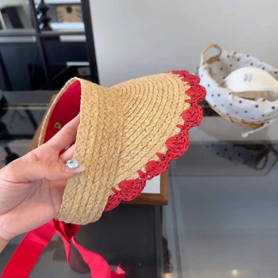 Gucci Crochet-Trimmed Visor Beige/ Red Straw Gucci Crochet-Trimmed Visor Beige/ Red Straw