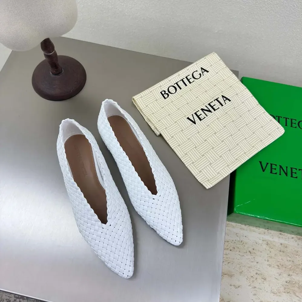 Bottega Veneta Sofia Ballerina in Padded Intreccio Leather for Women in White Bottega Veneta Sofia Ballerina in Padded Intreccio Leather for Women in White